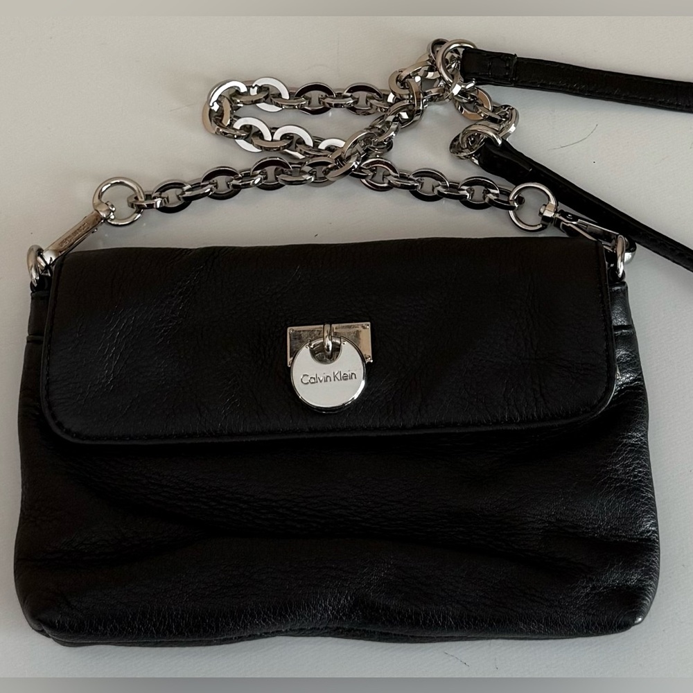 CALVIN KLEIN BLACK PEBBLED LEATHER CROSSBODY BAG SILVER CHAIN LOCK CHARM